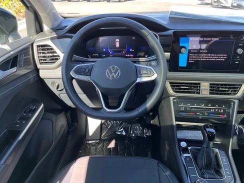 New 2025 Volkswagen Taos SE image 21