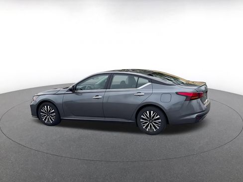 Used 2025 Nissan Altima 2.5 SV image 10