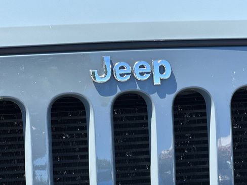Used 2014 Jeep Wrangler Rubicon w/ Power Convenience Group AWD/4WD image 40