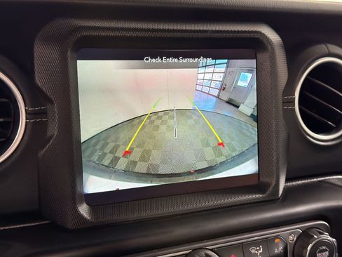 Used 2021 Jeep Wrangler Unlimited Sahara AWD/4WD image 25