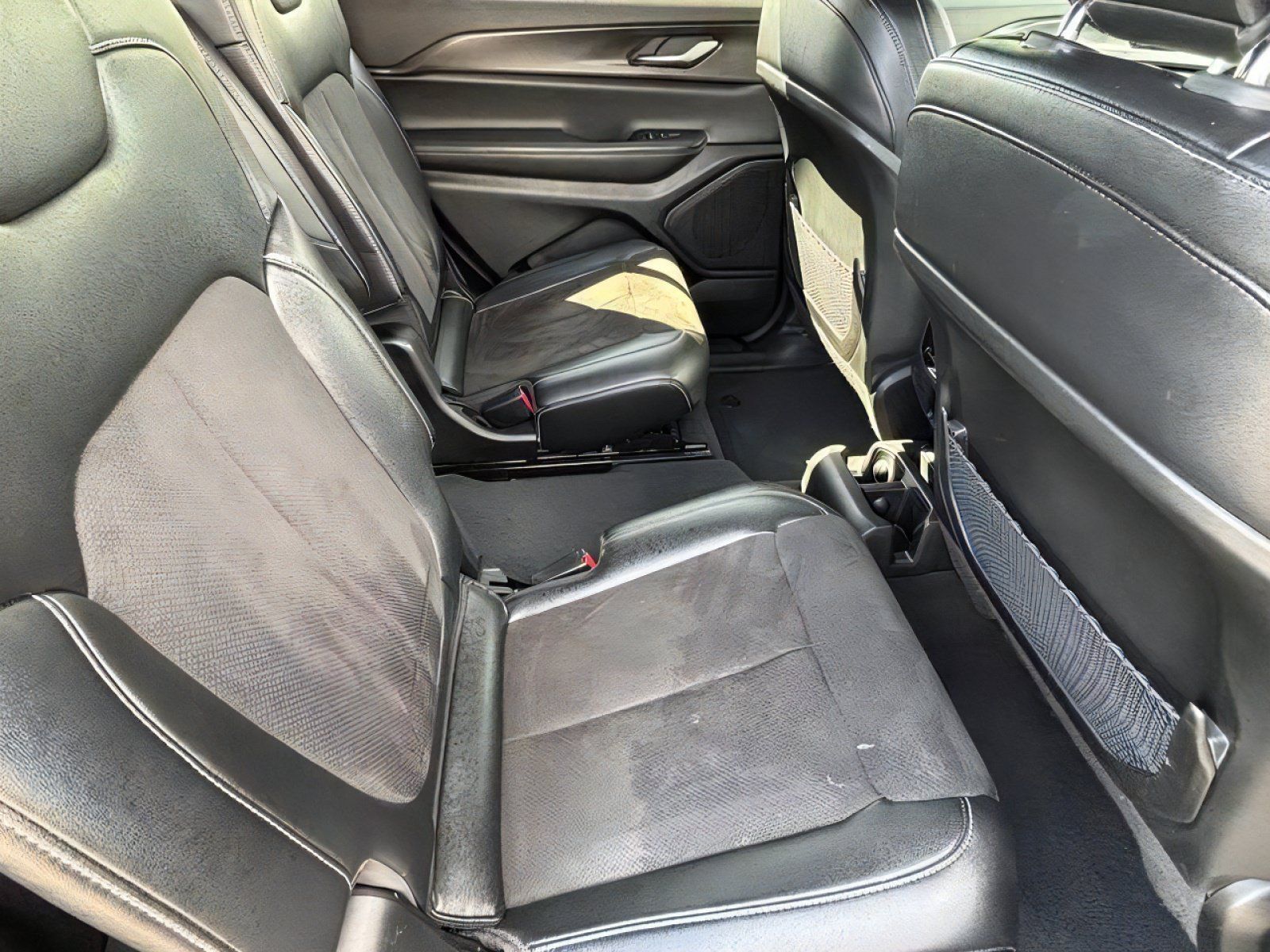 Used 2023 Jeep Grand Cherokee L Laredo AWD/4WD image 29
