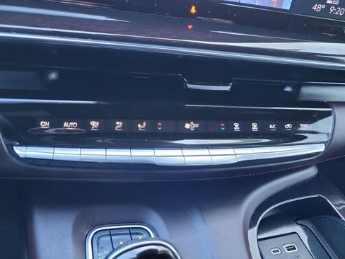 Certified 2024 Cadillac Escalade Premium Luxury Platinum image 26