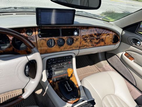 Used 1998 Jaguar XK8 Convertible image 21