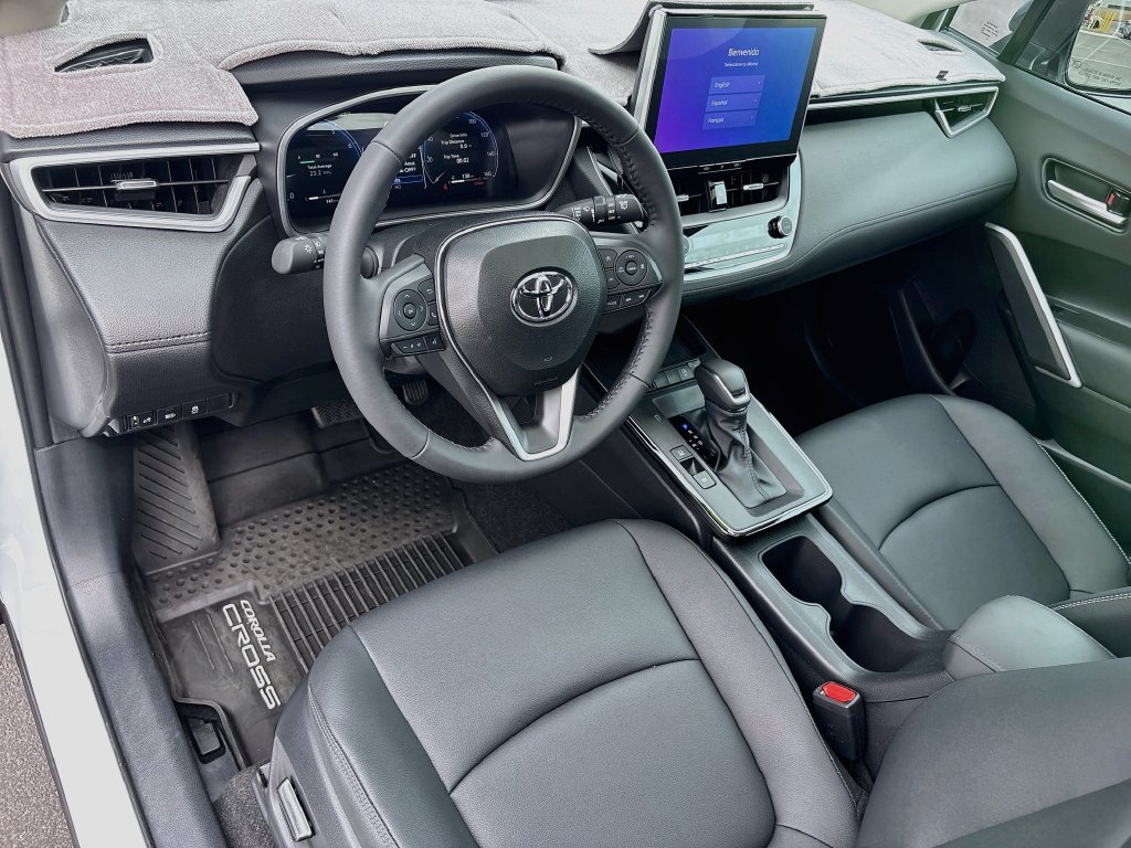 Used 2026 Toyota Corolla Cross XLE w/ Convenience Package FWD image 9