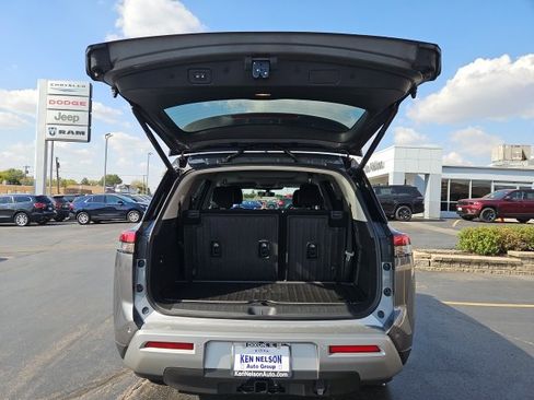 New 2025 Nissan Pathfinder Platinum image 6
