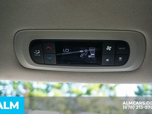 Used 2023 Chrysler Pacifica Touring-L FWD image 38
