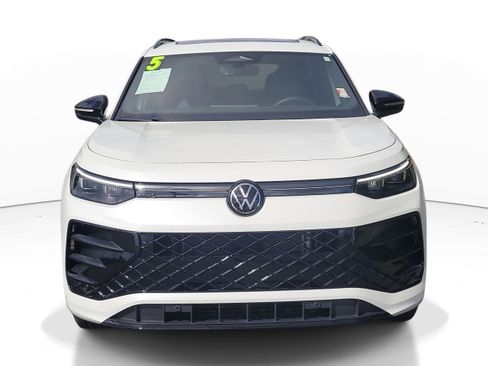 Used 2025 Volkswagen Tiguan SE R-Line FWD image 2