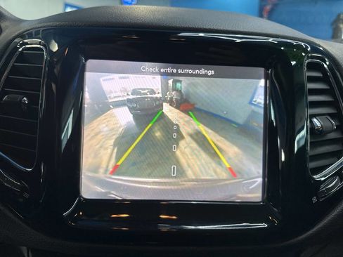 Used 2021 Jeep Compass Limited image 31