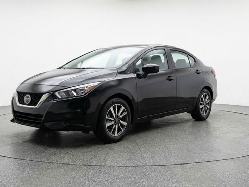 Used 2025 Nissan Versa SV image 3