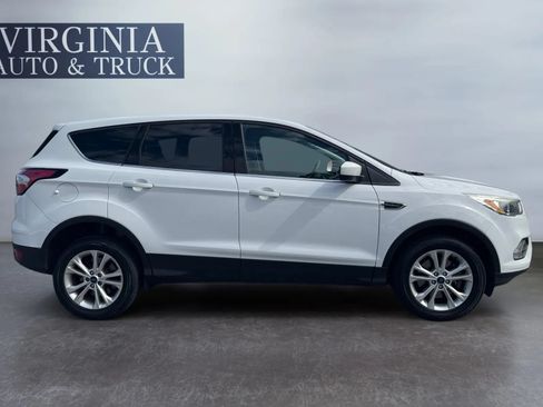 Used 2017 Ford Escape SE AWD/4WD image 4