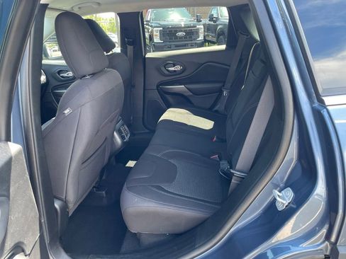 Used 2019 Jeep Cherokee Latitude w/ Popular Appearance Group FWD image 14