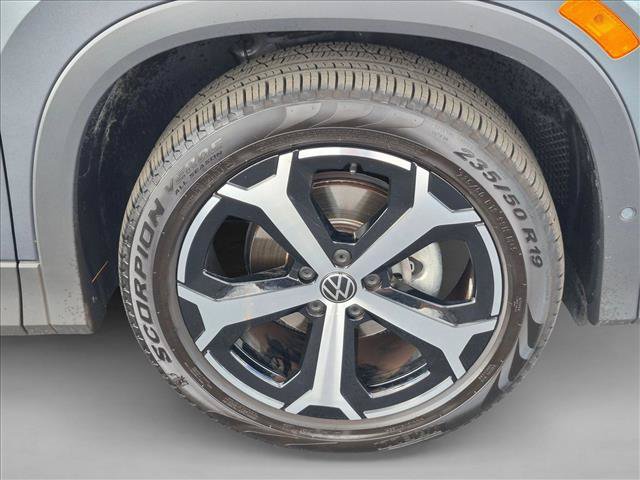 Used 2025 Volkswagen Tiguan SE FWD image 21