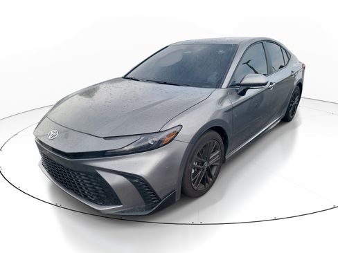 Used 2025 Toyota Camry SE w/ Convenience Package FWD image 3