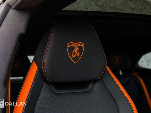 Used 2025 Lamborghini Urus SE image 45