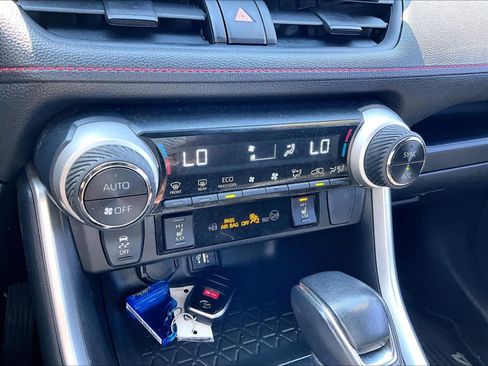 Used 2023 Toyota RAV4 SE w/ Weather & Moonroof Package image 26