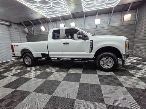 Used 2023 Ford F350 XL w/ FX4 Off-Road Package AWD/4WD image 9