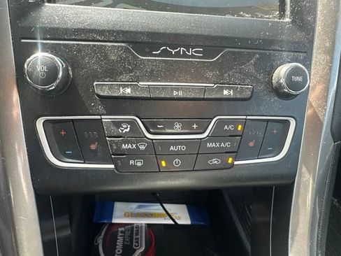 Used 2019 Ford Fusion SE AWD/4WD image 22