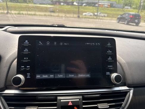 Used 2018 Honda Accord Touring image 18
