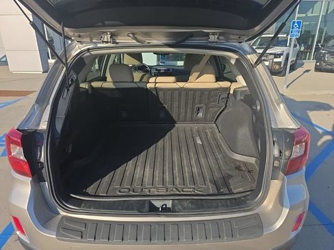 Used 2015 Subaru Outback 2.5i Limited AWD/4WD image 6