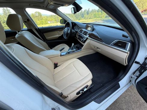 Used 2017 BMW 320i Sedan image 9