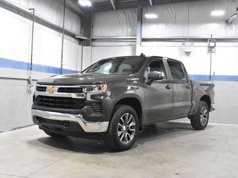 Used 2023 Chevrolet Silverado 1500 LT AWD/4WD image 2