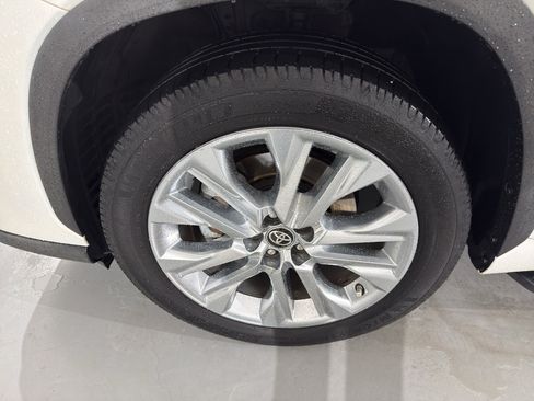 Used 2021 Toyota Highlander Limited image 4