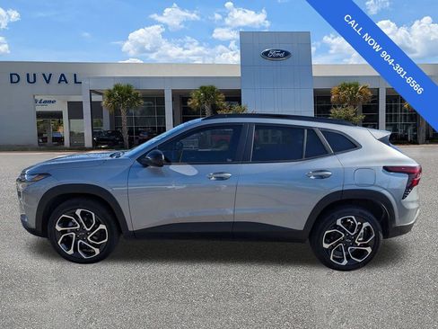 Used 2025 Chevrolet Trax RS w/ Sunroof Package FWD image 7