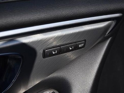 Used 2017 INFINITI Q60 3.0t w/ Premium Plus Package 3.0T image 12