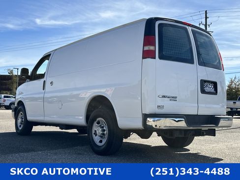 Used 2015 Chevrolet Express 2500 image 3