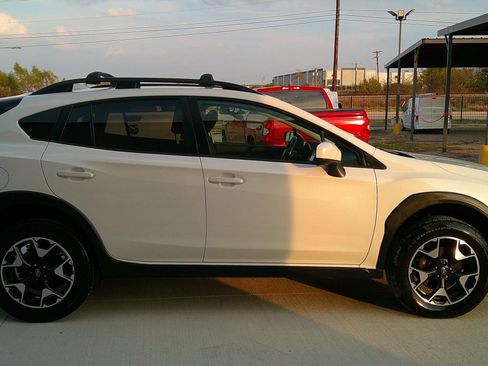 Used 2019 Subaru Crosstrek 2.0i Premium image 12