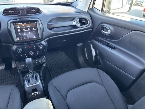 Used 2023 Jeep Renegade Latitude image 28