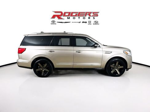 Used 2019 Lincoln Navigator Reserve AWD/4WD image 9