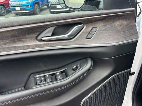 New 2026 Jeep Grand Cherokee Limited image 10