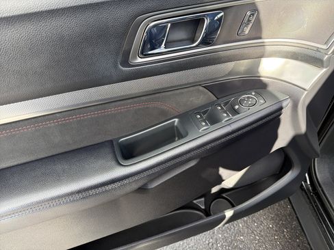 Used 2018 Ford Explorer XLT w/ Equipment Group 202A image 18