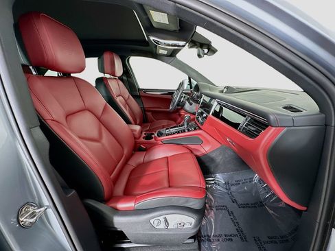 Certified 2023 Porsche Macan AWD/4WD image 30