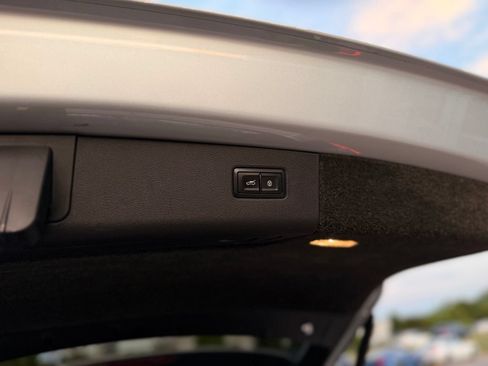 Used 2019 Bentley Bentayga AWD/4WD image 69