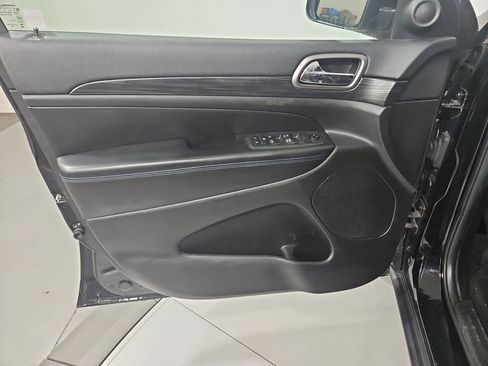 Used 2019 Jeep Grand Cherokee Laredo RWD image 11