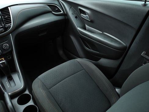 Used 2021 Chevrolet Trax LS w/ Tint and Cruise Package image 22