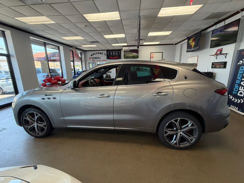 Used 2022 Maserati Levante Modena AWD/4WD image 11