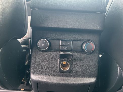 Used 2018 Ford Explorer XLT w/ Equipment Group 202A image 30