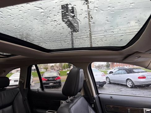 Used 2009 Lincoln MKX AWD image 17