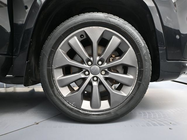 Used 2020 Jeep Cherokee High Altitude AWD/4WD image 12