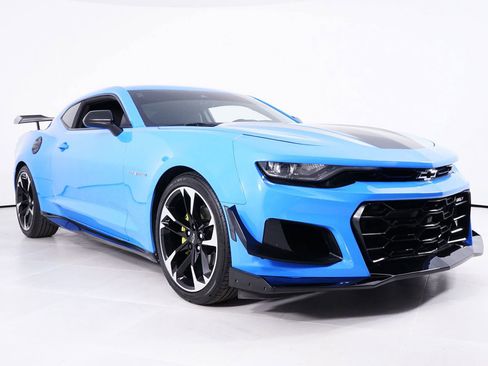 Used 2023 Chevrolet Camaro LT RWD image 17