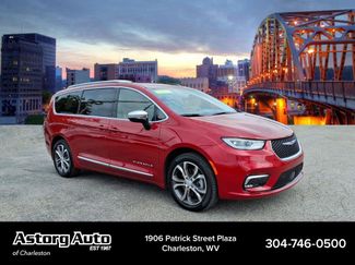 Used 2026 Chrysler Pacifica Pinnacle w/ Trailer Tow Group AWD/4WD video 1