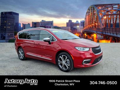 Used 2026 Chrysler Pacifica Pinnacle w/ Trailer Tow Group