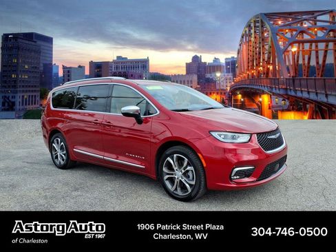 Used 2026 Chrysler Pacifica Pinnacle w/ Trailer Tow Group AWD/4WD image 1