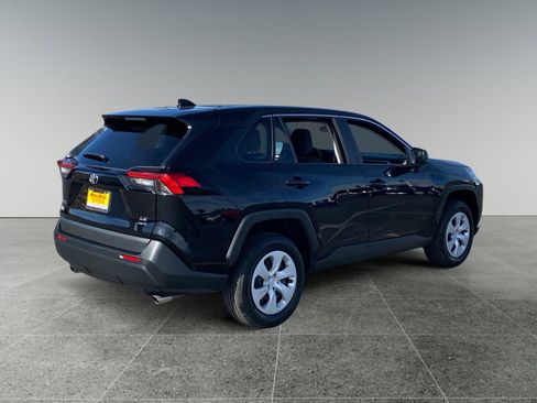 Used 2025 Toyota RAV4 LE image 5