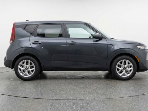 Used 2025 Kia Soul LX w/ LX Technology Package FWD image 11