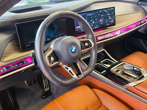 Used 2023 BMW i7 xDrive60 w/ Executive Package 2 AWD/4WD image 15
