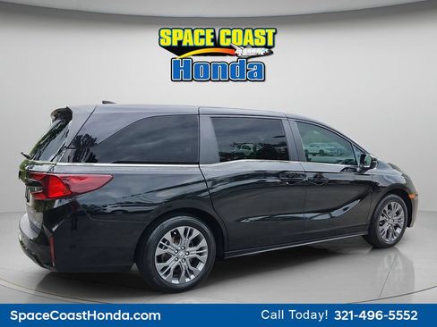 Certified 2025 Honda Odyssey Touring image 12
